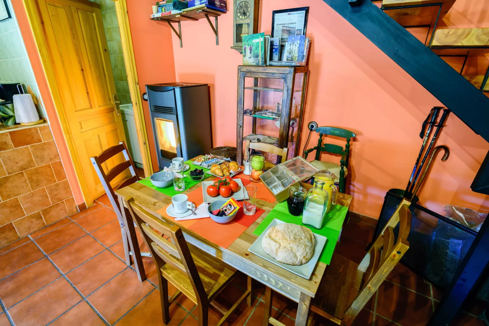 Casa rural Benllera-Eetkamer