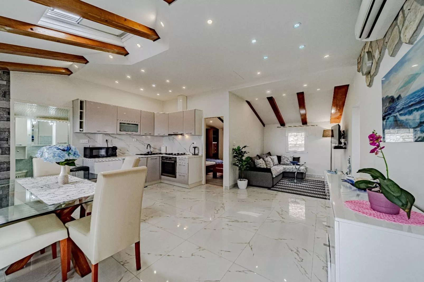 Stone House Blaca - Two Bedroom Stone House with Terrace and Sea View-Woonkamer