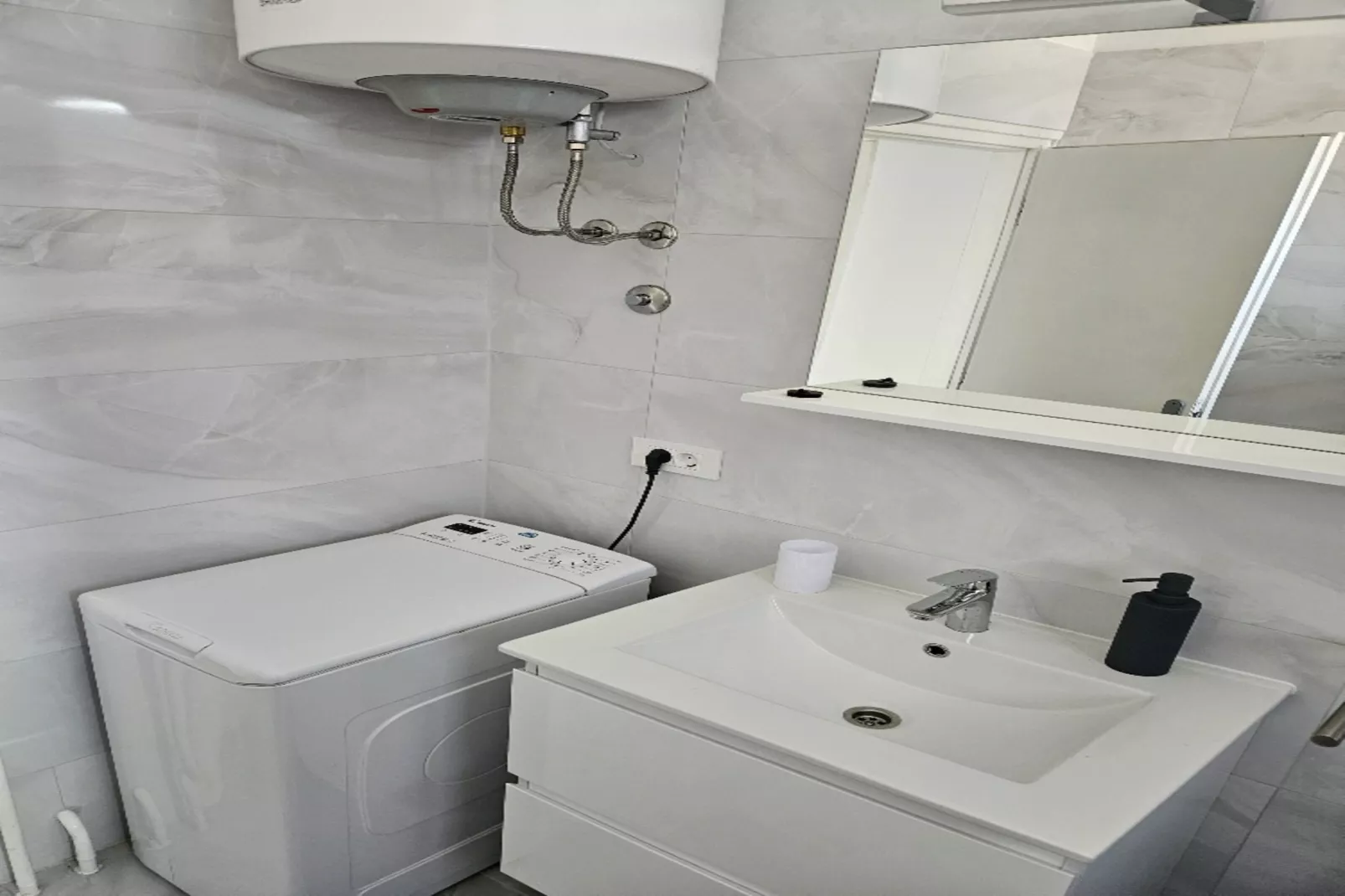 Apartments Amalia - Two Bedroom Apartment with Roofed Terrace (Amalia 2)-Badkamer