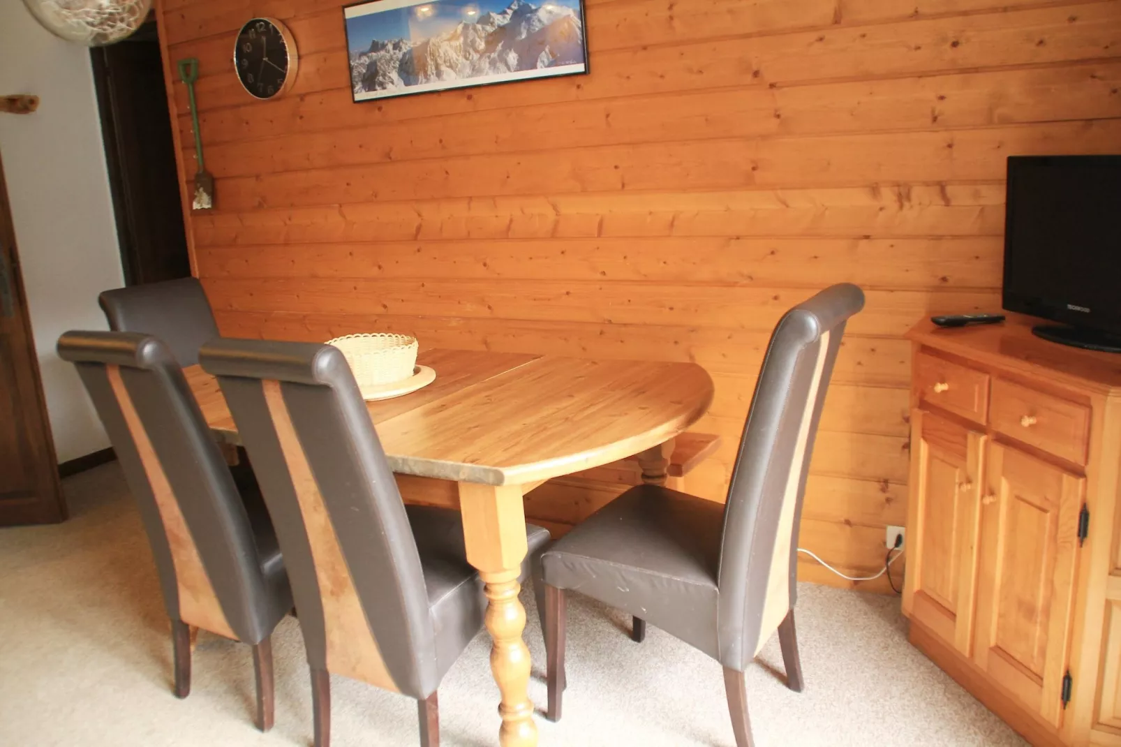 Corina CN35 QUIET & NATURE 5 Pers.-Eetkamer