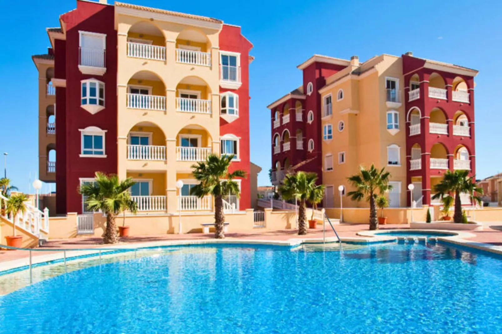 Charmant Appartement à Puerto Marina, Près De La Plage !