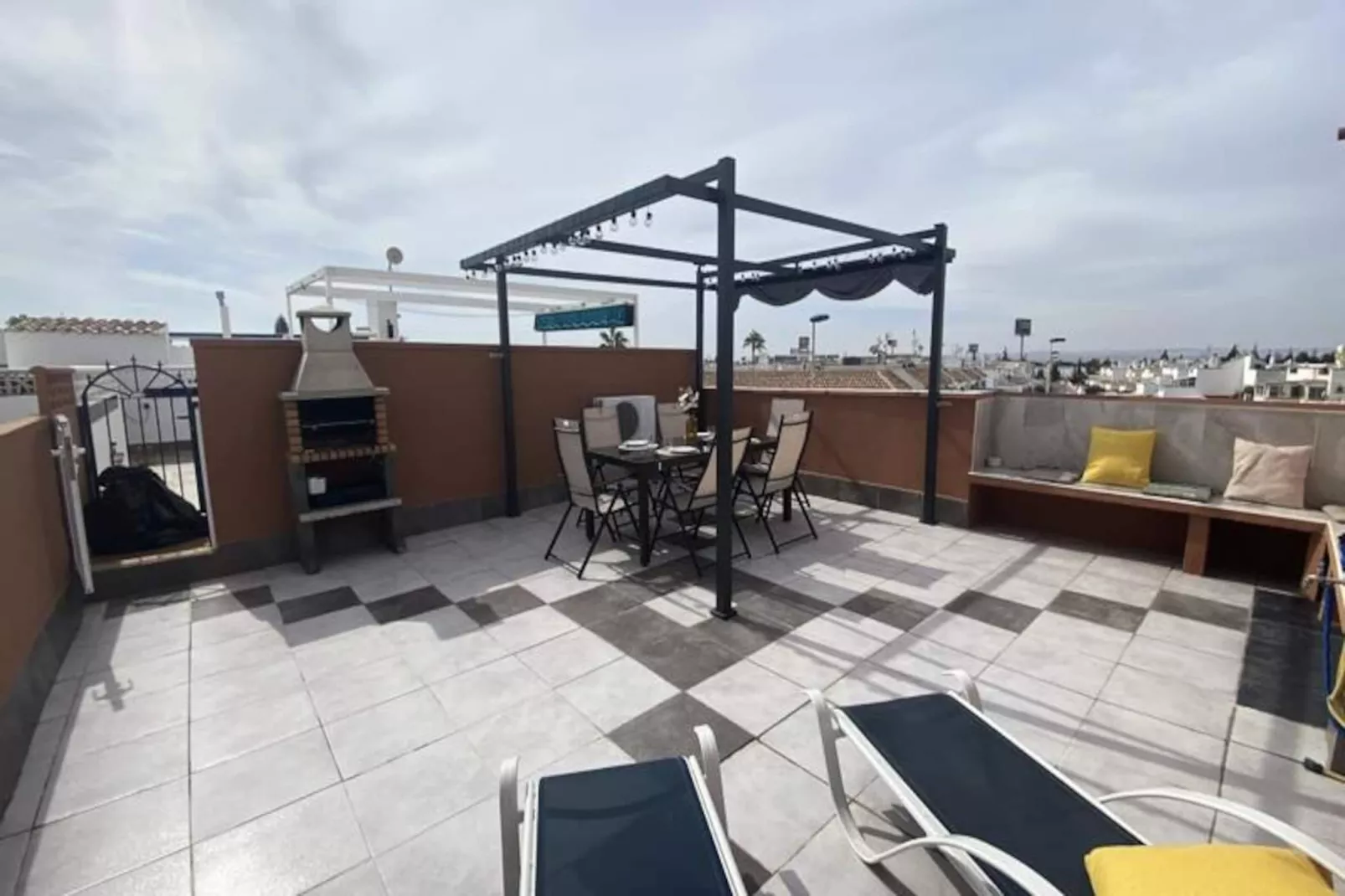 Appartement Avec Solarium équipé, Barbecue Et Piscine