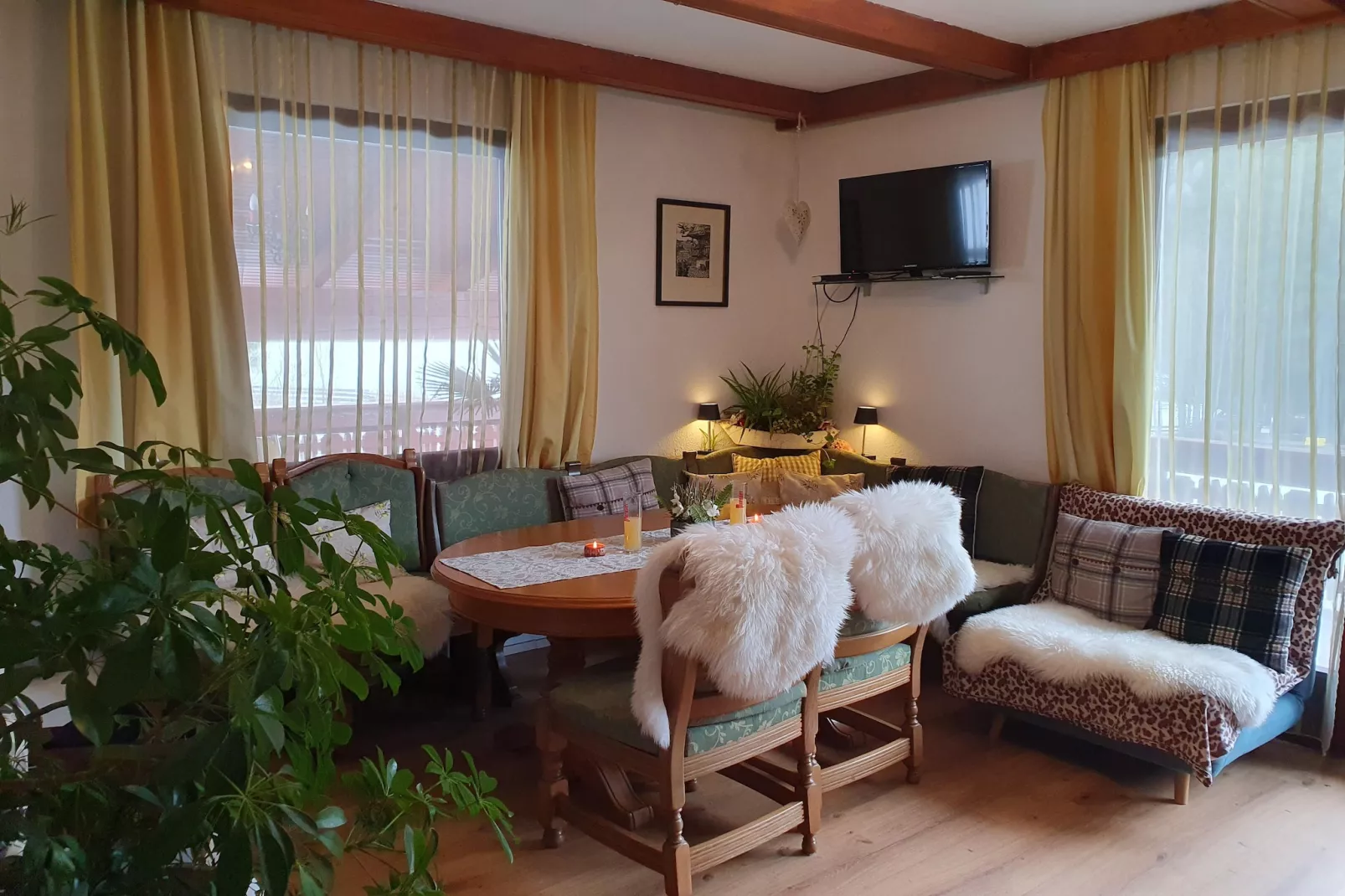 Haus Ella-Eetkamer