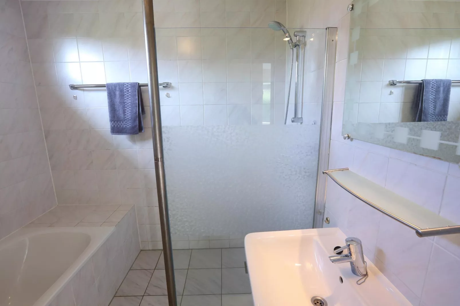 Vakantiepark Emslandermeer 1-Badkamer