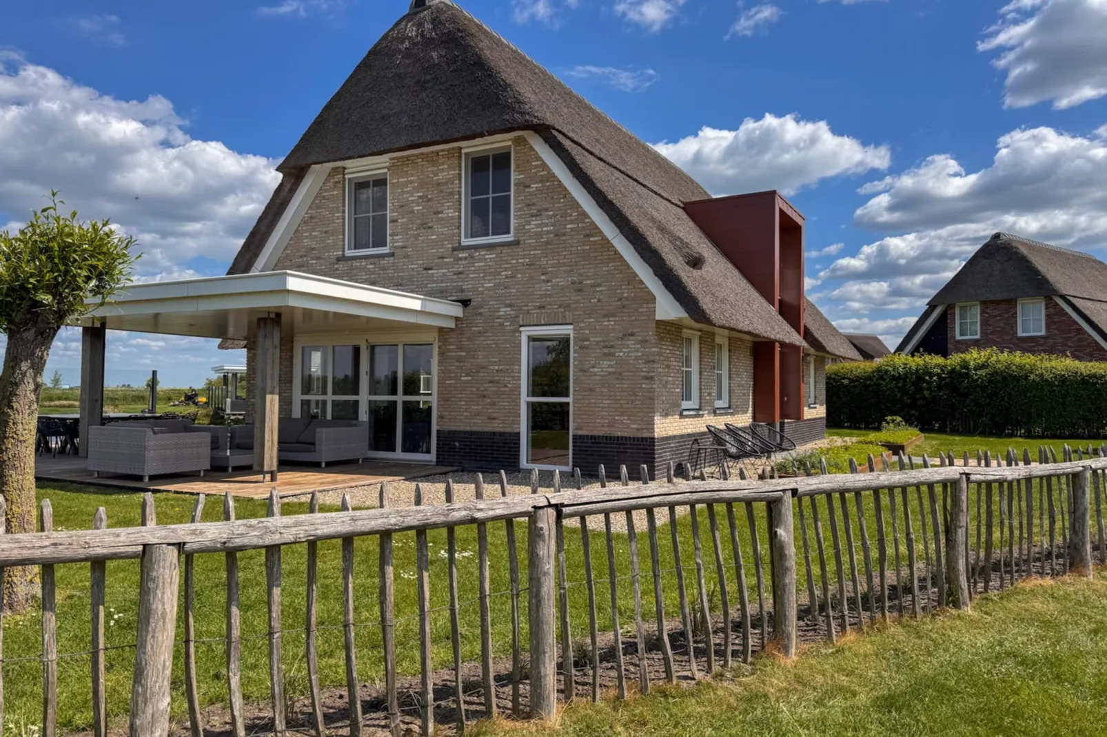 Friese Meren Villa's 21-Buitenkant zomer