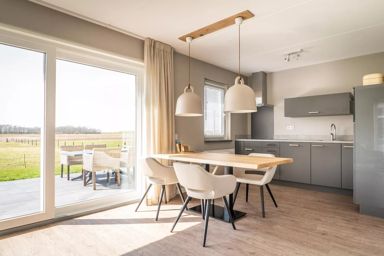 Bungalow Roggesloot A-8a-Eetkamer