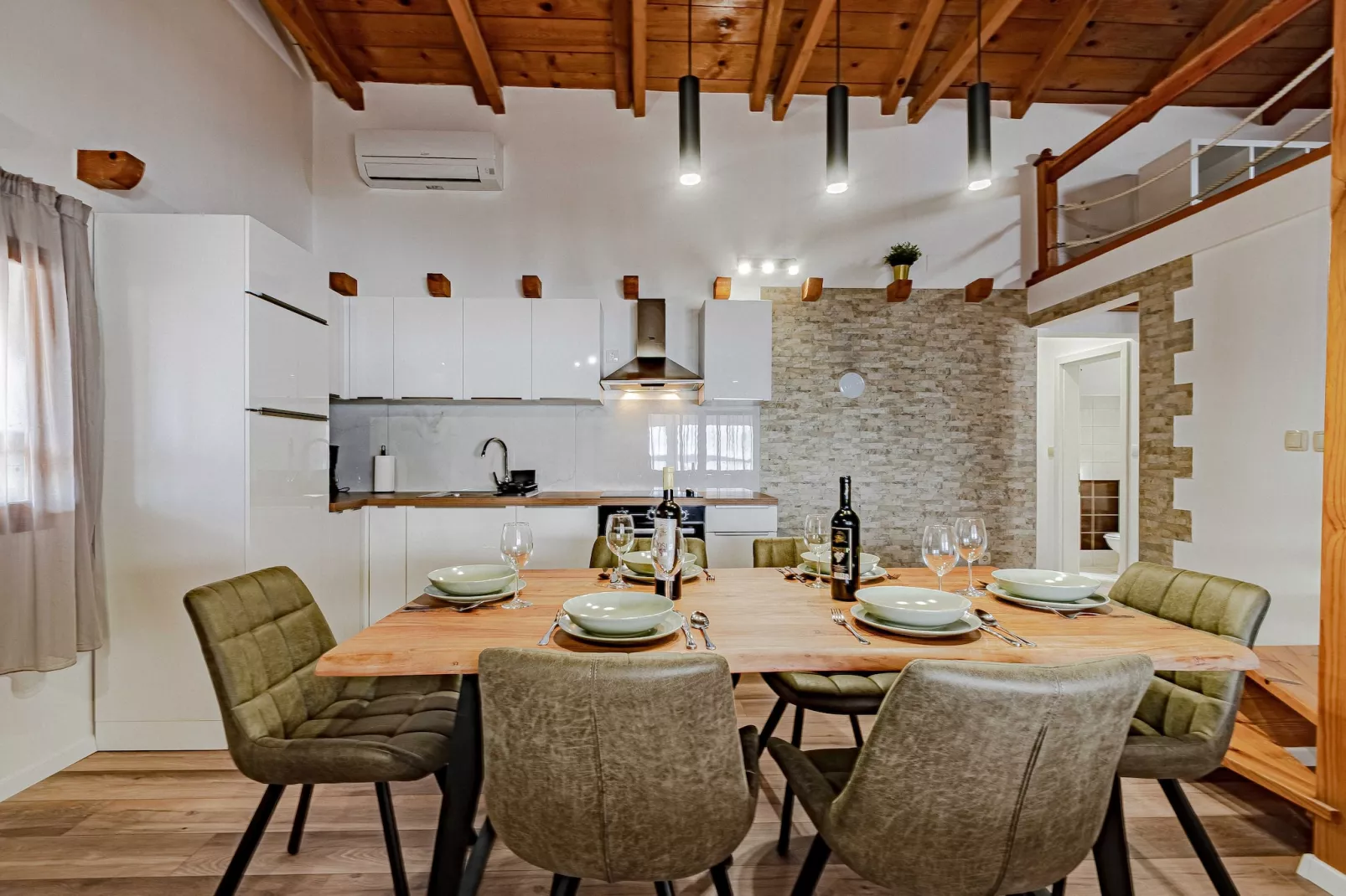 Villa Sea Edge - Three Bedroom Villa with Sea View-Eetkamer