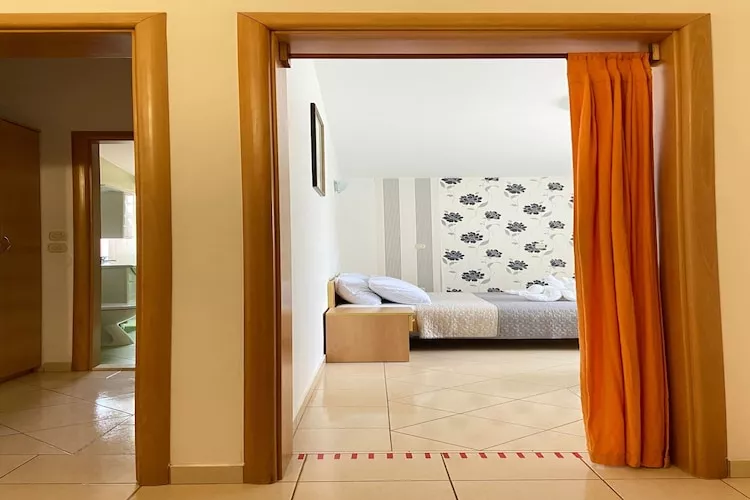 Apartments Tiho  & Jelena - Studio Apartment with Balcony and Sea View (Fureal)-Slaapkamer