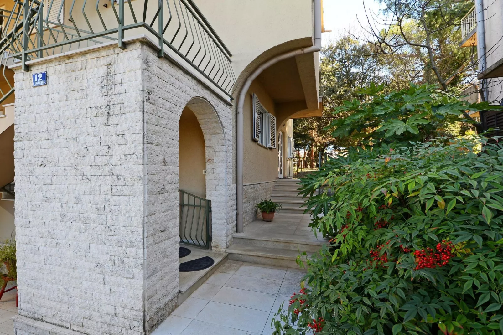 Apartment Saša-Buitenkant zomer