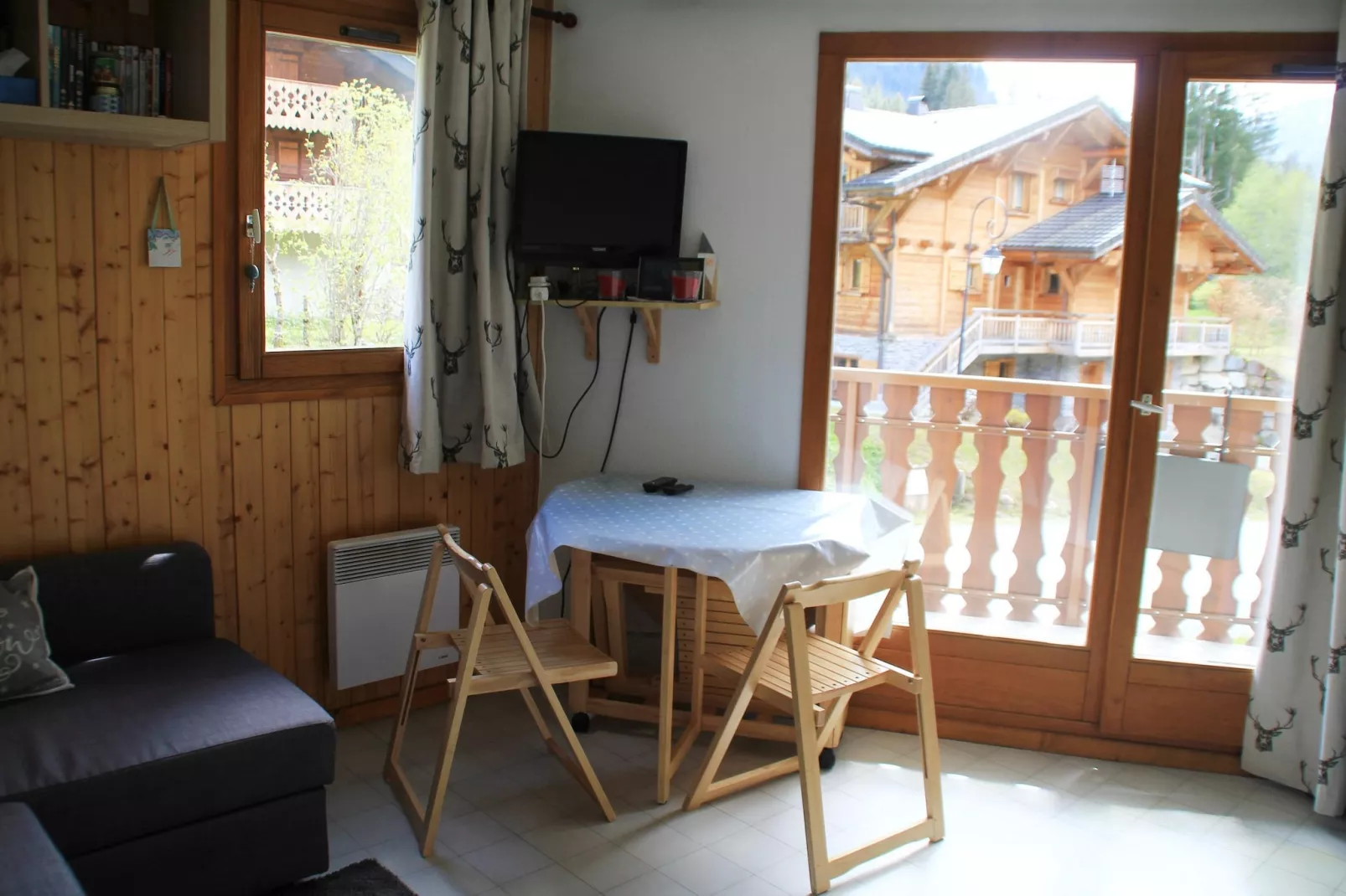 Christina CR19 FAMILY & MOUNTAIN 3 Pers.-Eetkamer