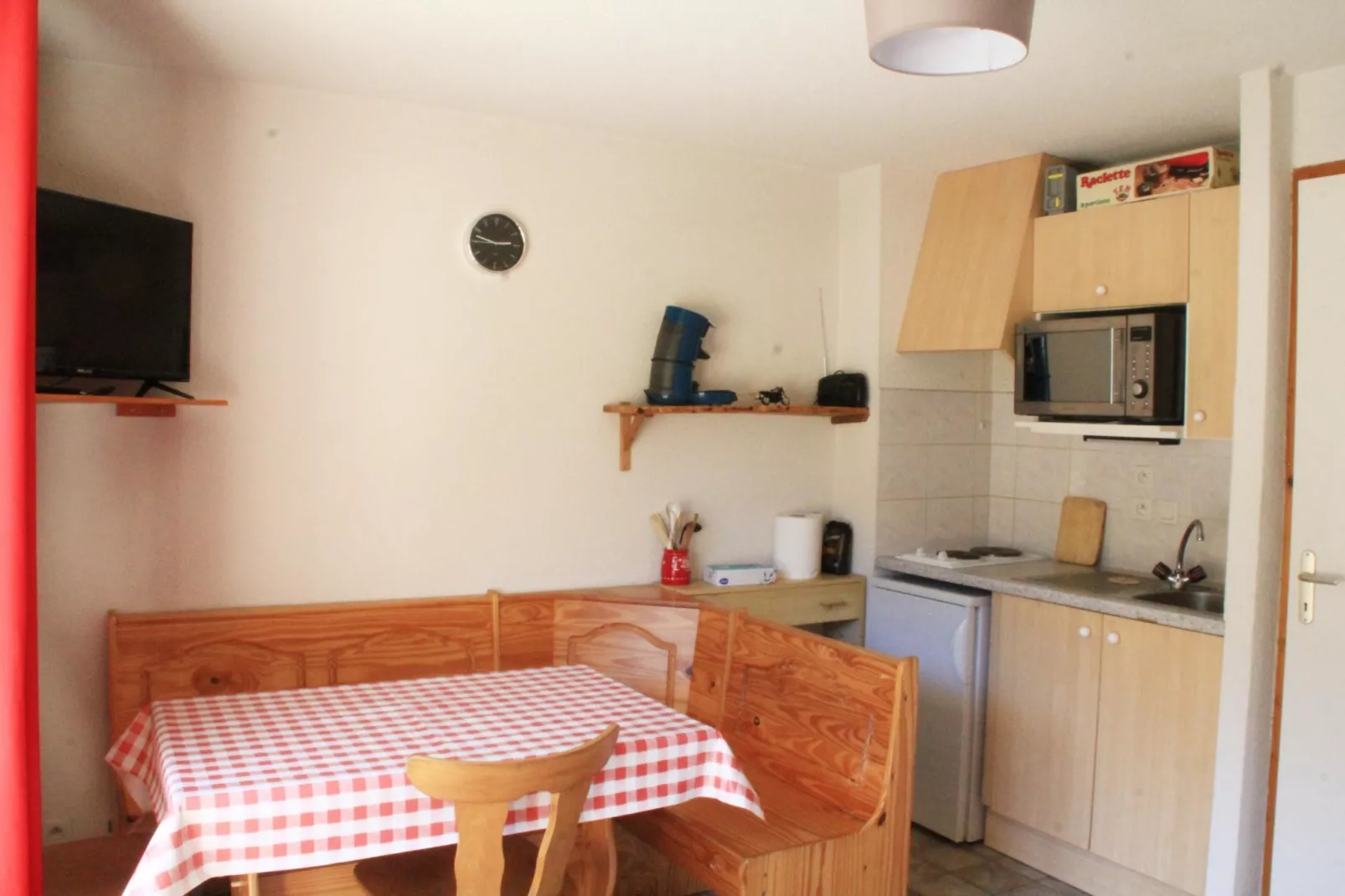 Amarillys AM2 MOUNTAIN & TELECABINE 4 Pers.-Eetkamer