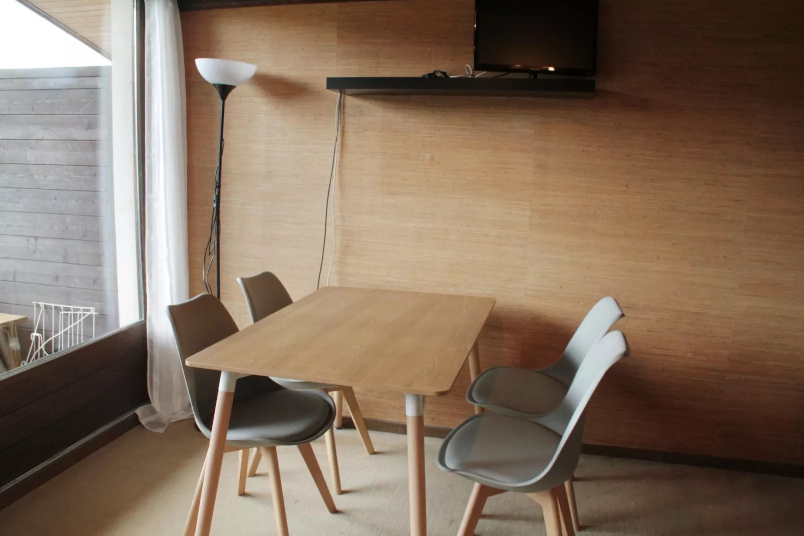 Corina CN43 QUIET & MOUNTAIN 4 Pers.-Eetkamer