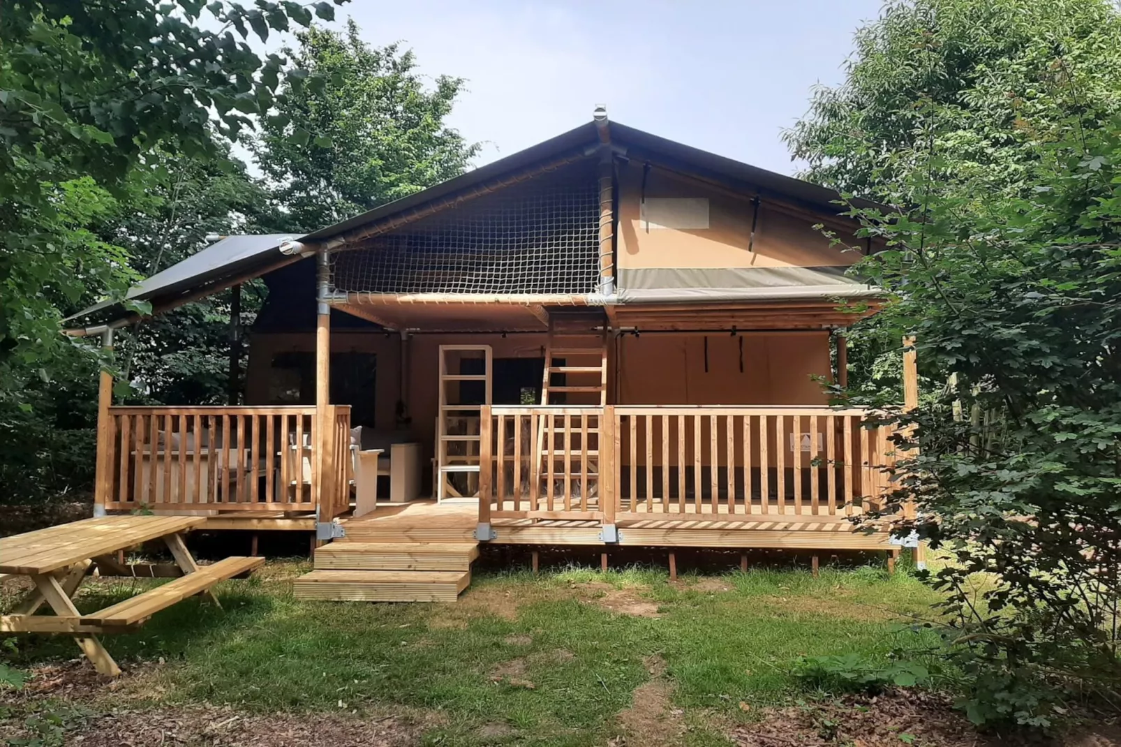 Ranger Lodge-Buitenkant zomer