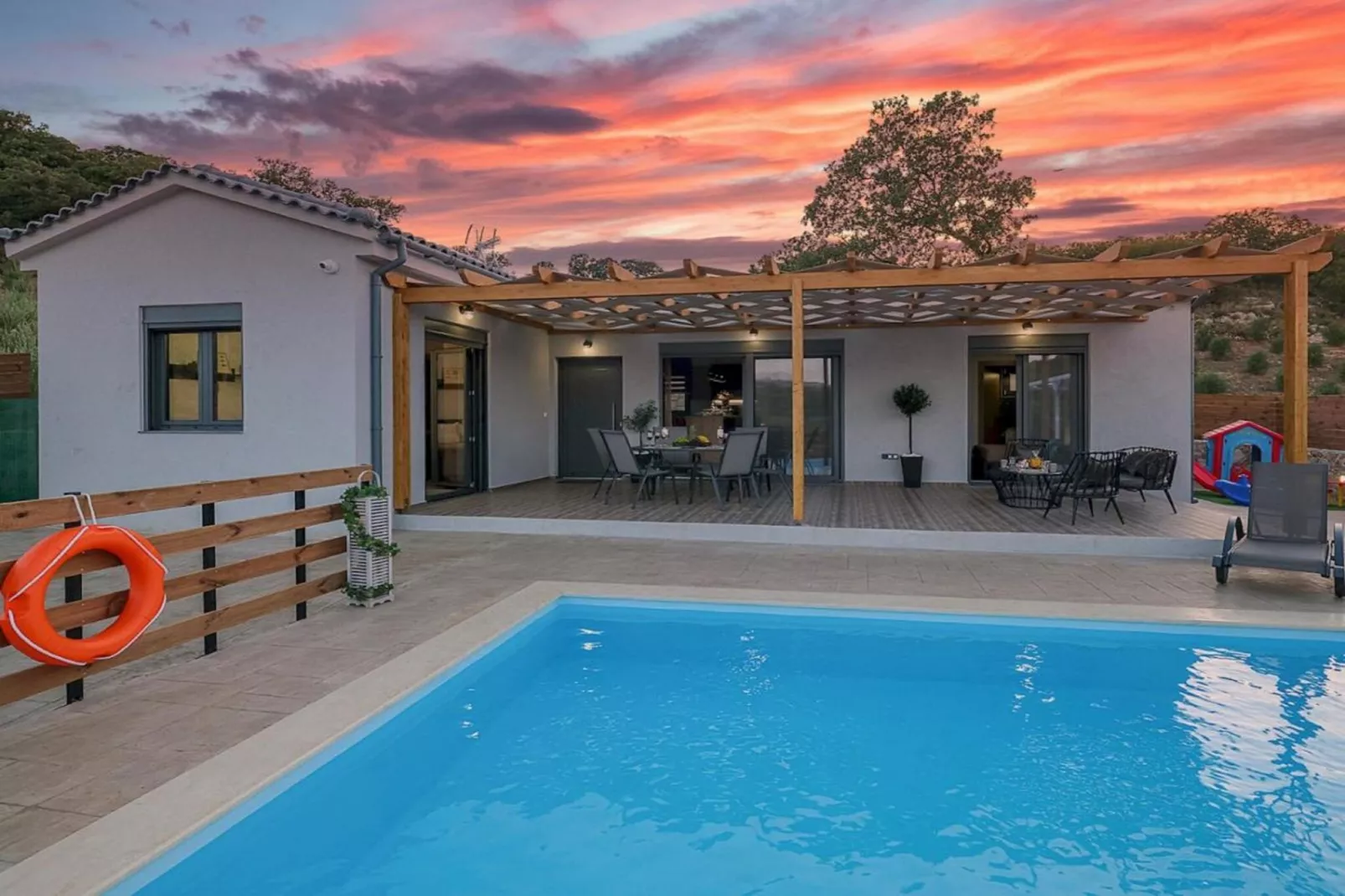 Villa Eleonas-Buitenkant zomer