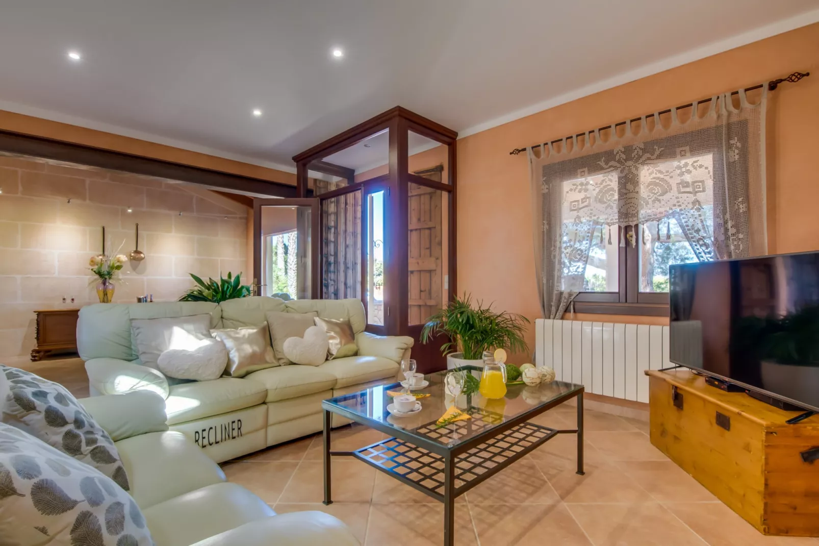 Can Ribas-Woonkamer