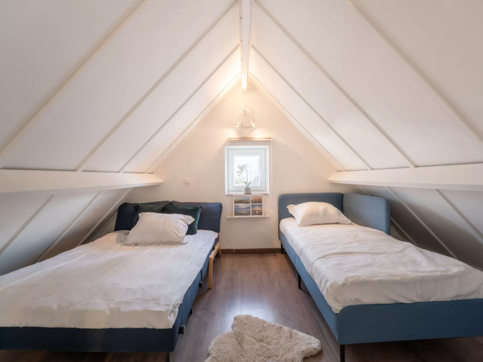 Beluga with parking and shared pool-Binnen