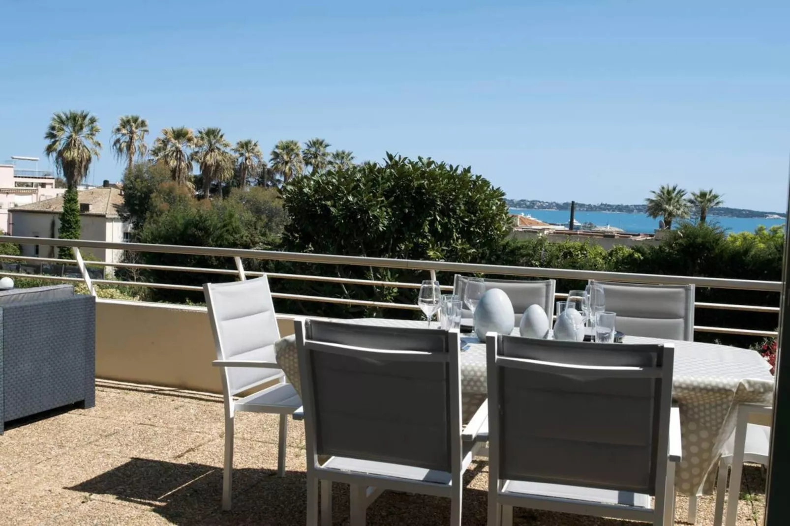 Vue Mer à Golfe-Juan Proche Cannes Plage et Garage-Terrasbalkon