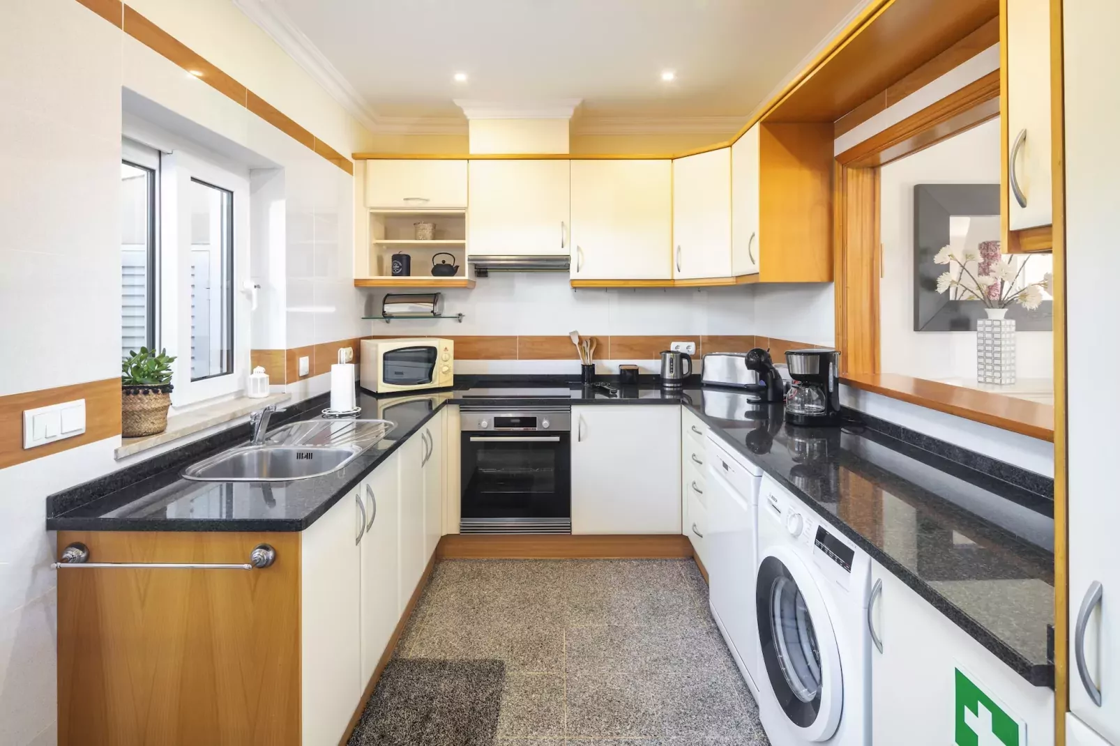 The Palm House - Townhouse at Vale de Milho golf-Keuken