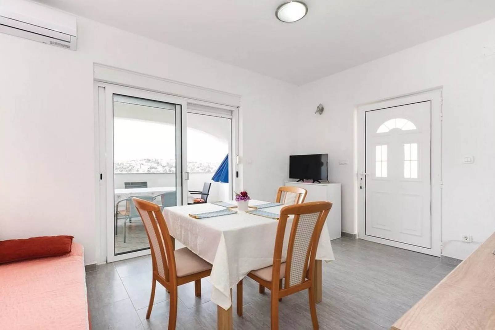 Apartments Zdenka Zatoglav - Grey apartment