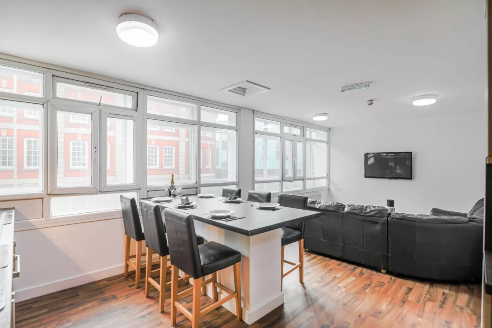 Sangha House Sta Single