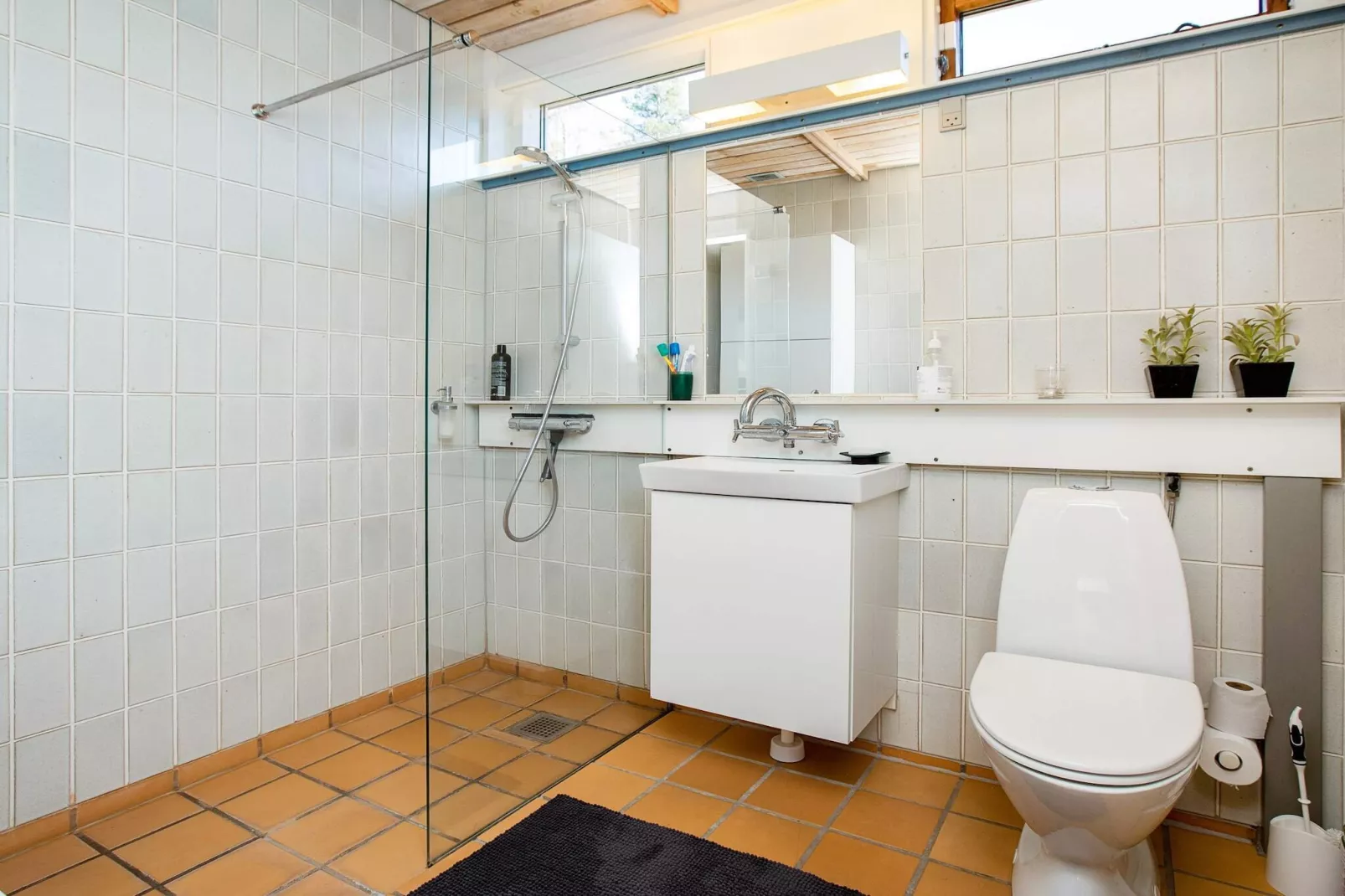 3 room, close to the sea/dike-Binnen