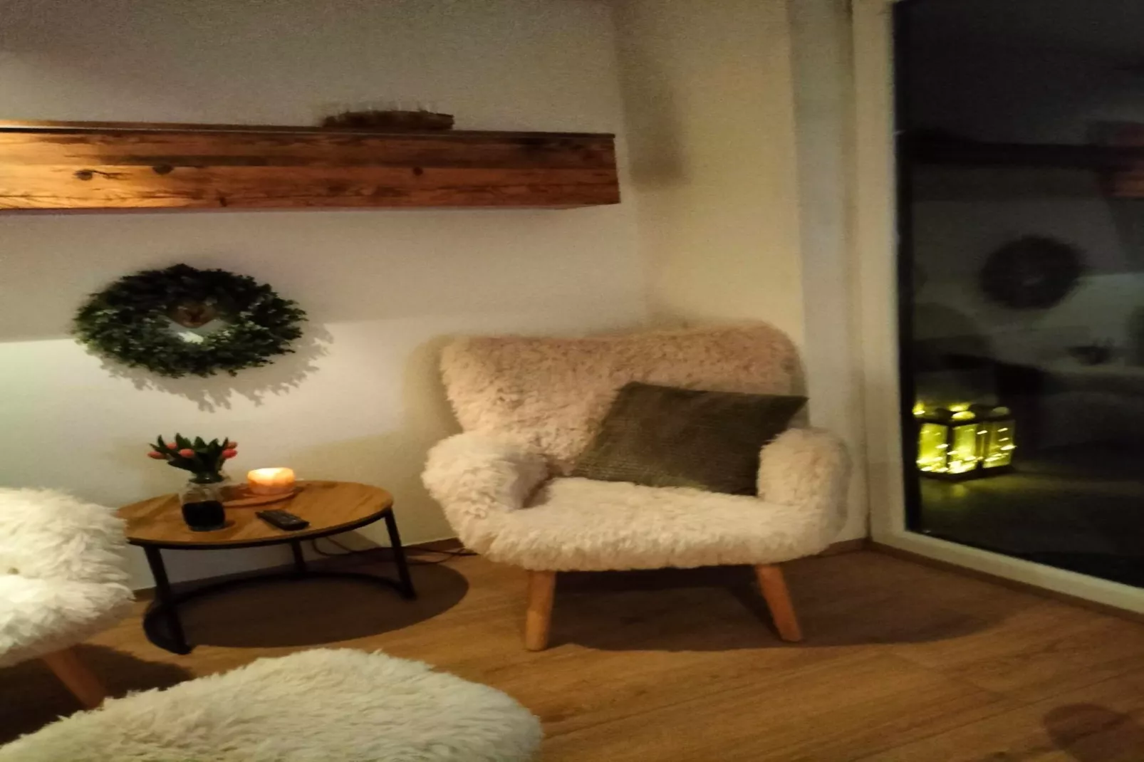 Apartment Urchen-Woonkamer