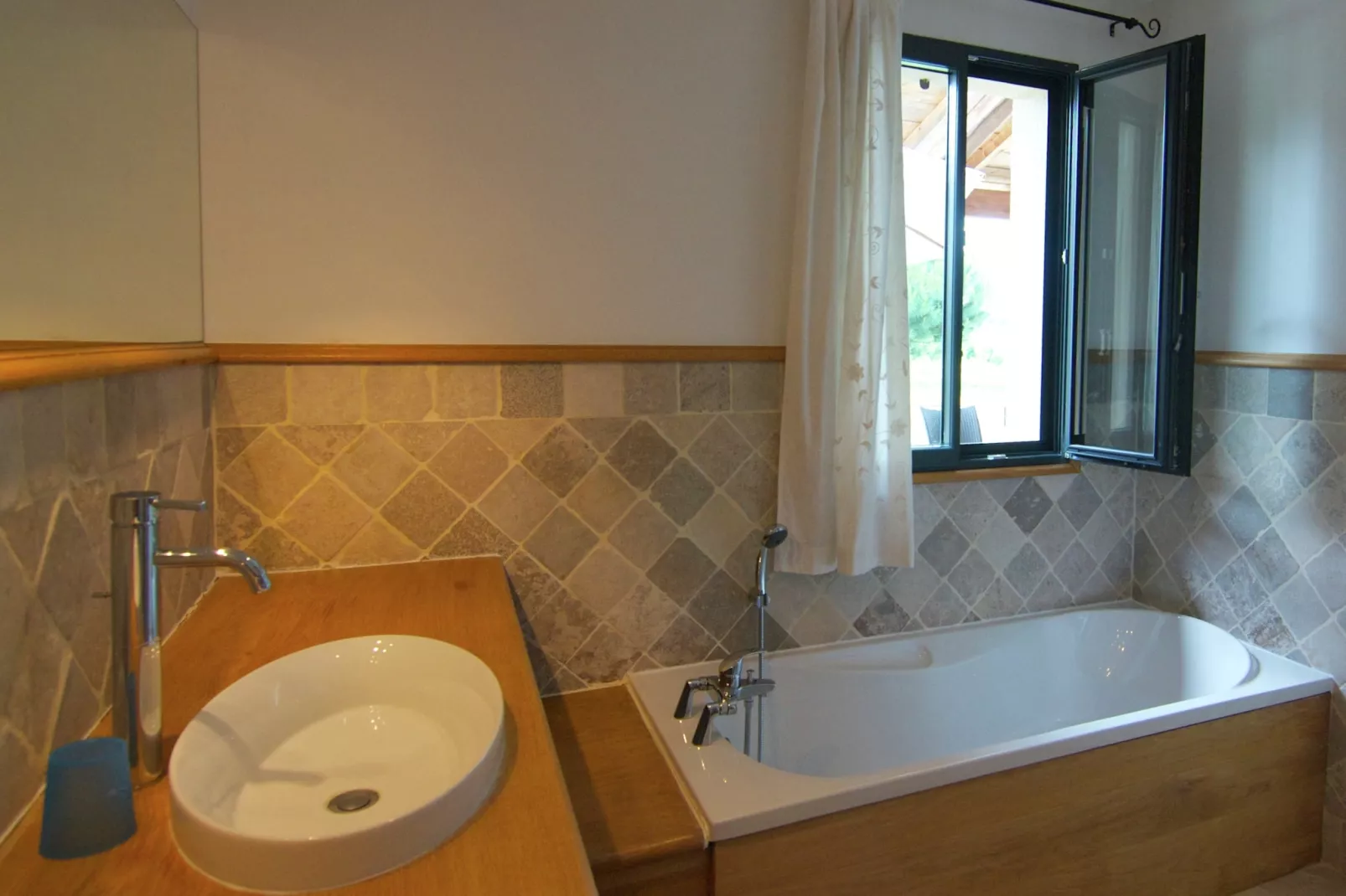 La Petite Tour-Badkamer