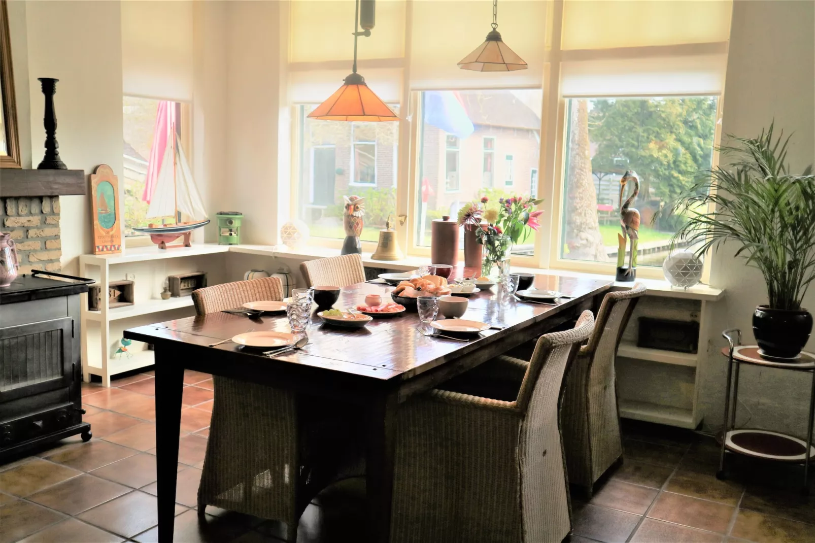 Logies Paal 4 Giethoorn-Eetkamer