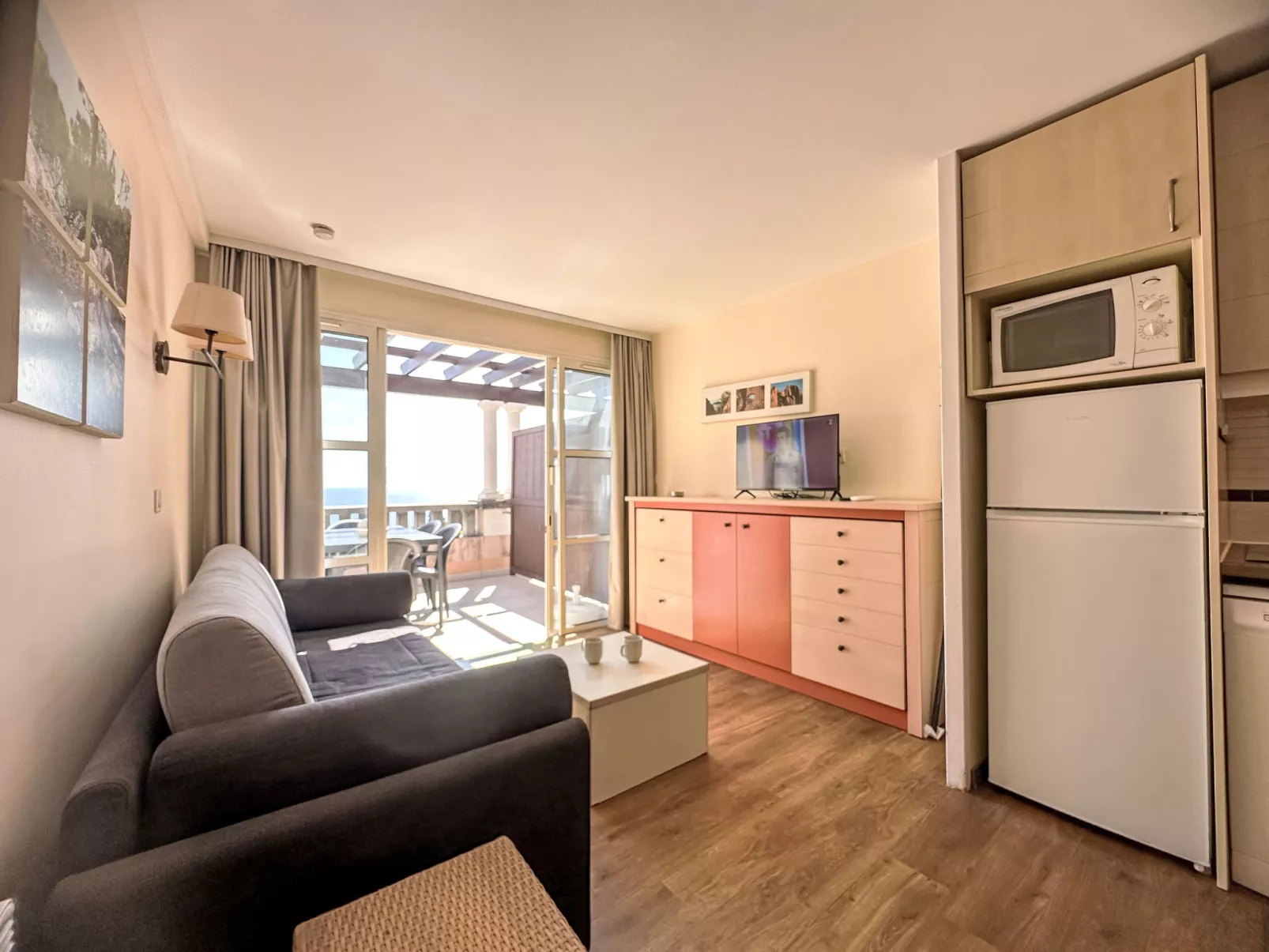 Le Village (E1 309)-Binnen