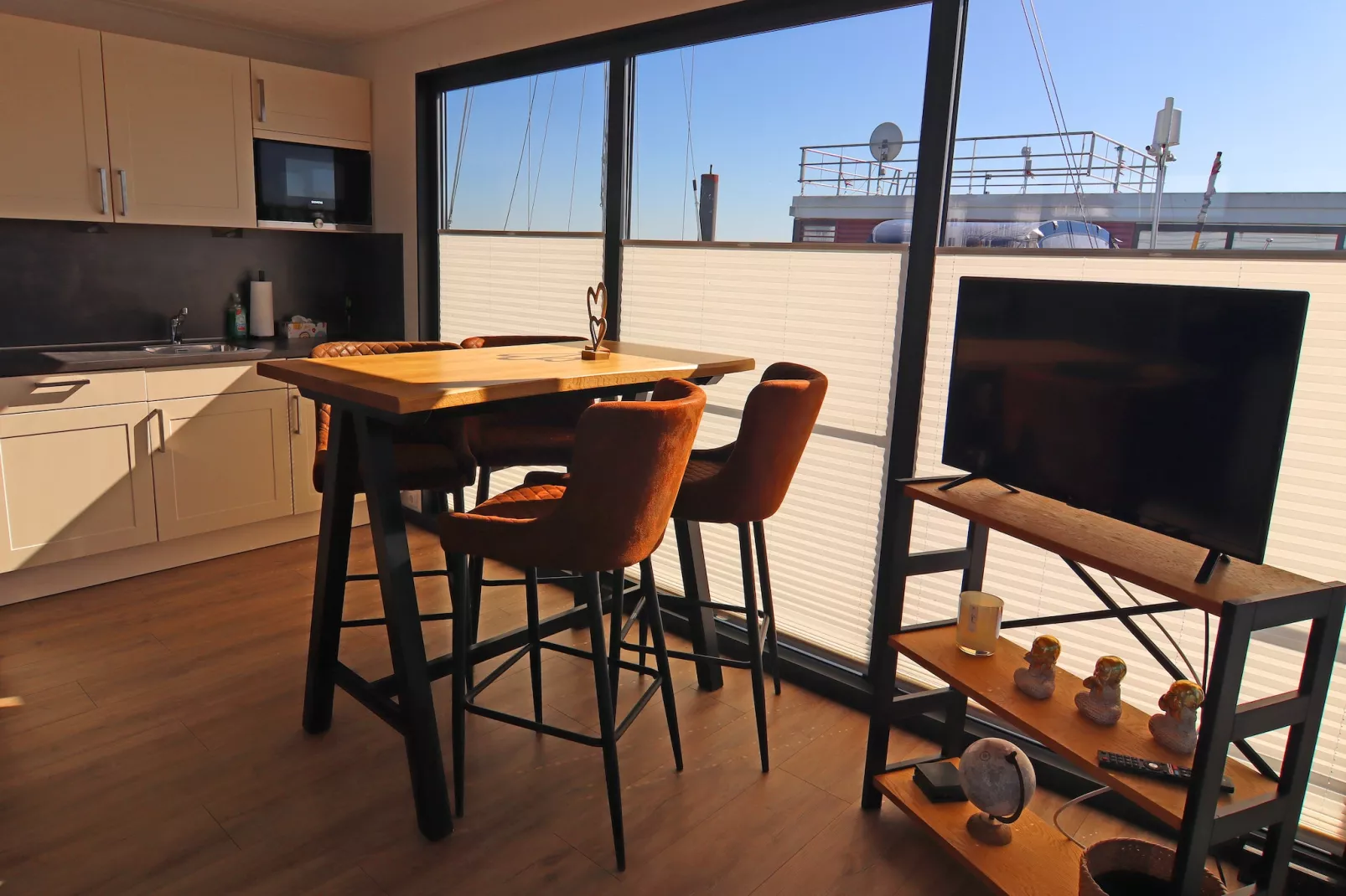 Hausboot Family & Friends mit Hund LP 10 / 1-2 Personen-Woonkamer