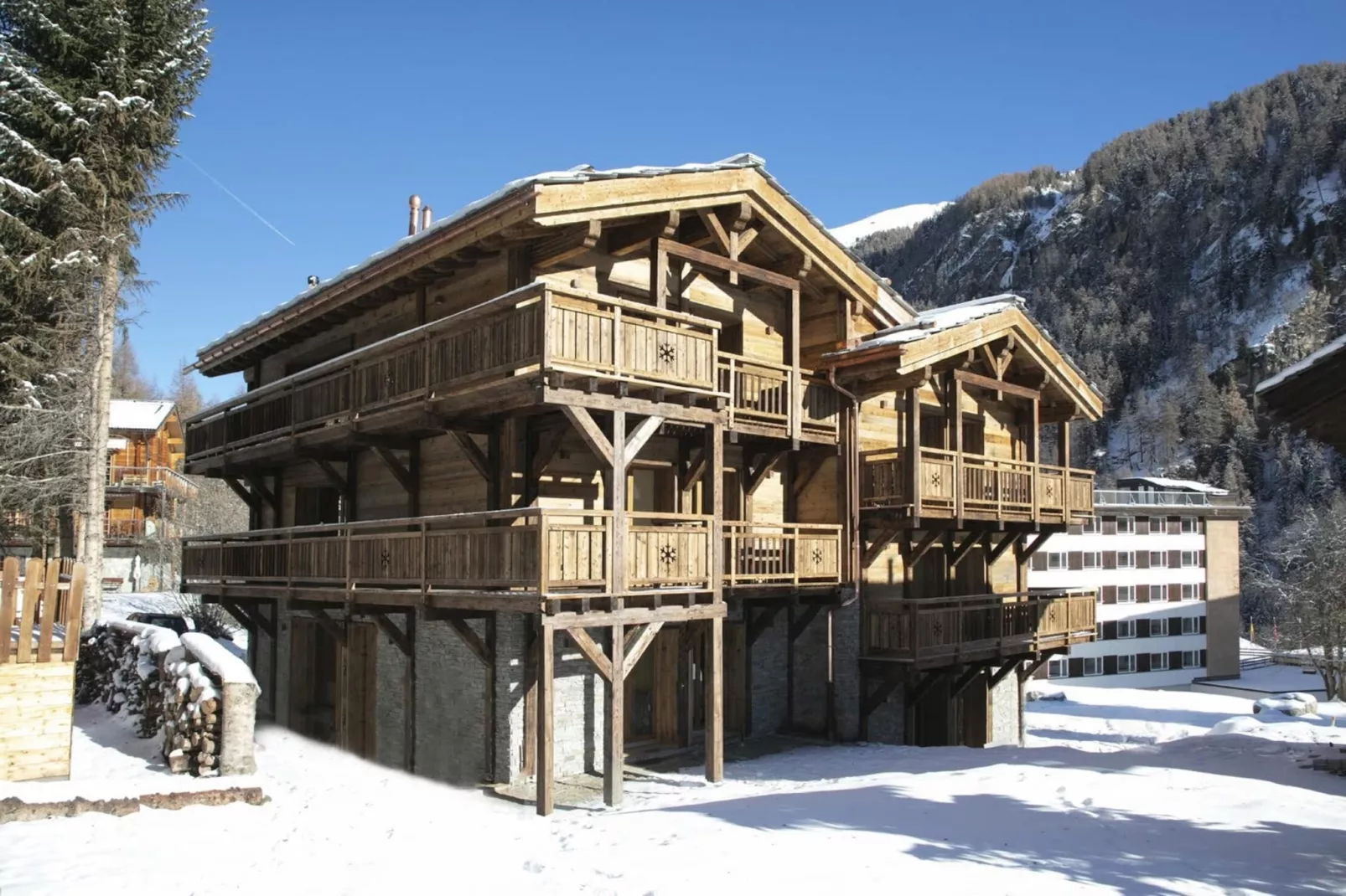 Polaris 1 005 - LUXE & SKI LIFT apartment 6 pers-Buitenkant zomer