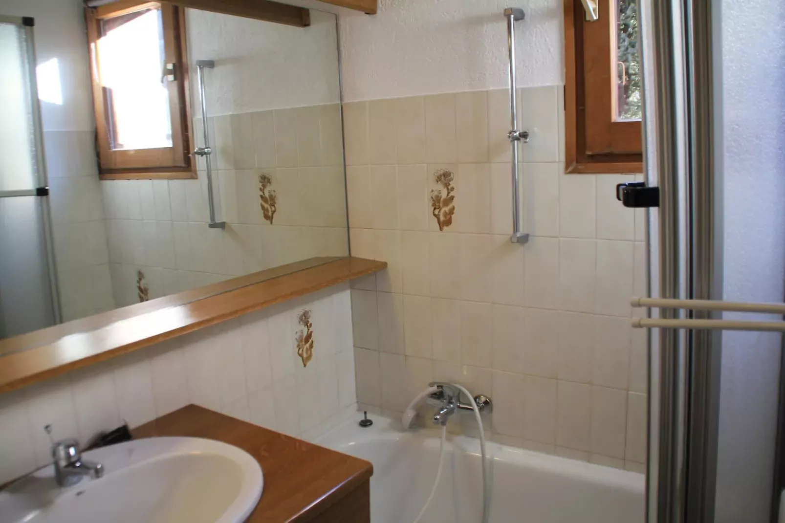 Gelinote GL3 TELECABINE & MOUNTAIN 4 Pers.-Badkamer