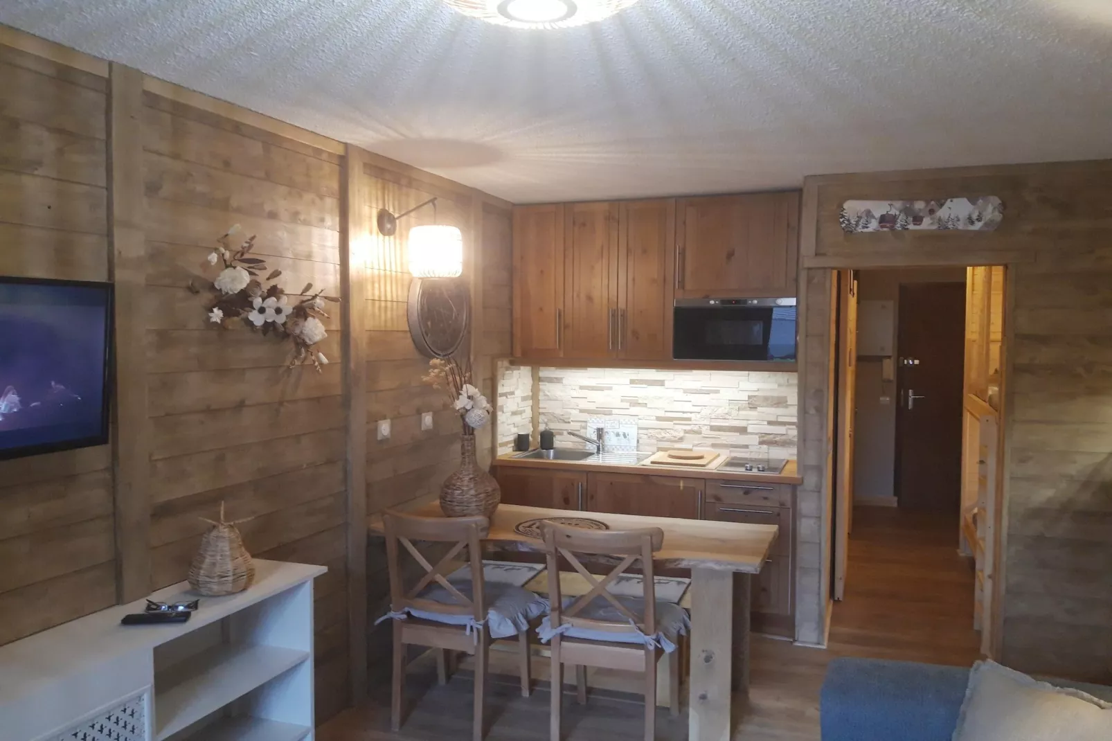 Alpenlake AP122 VIEW & NATURE 4 Pers.-Eetkamer