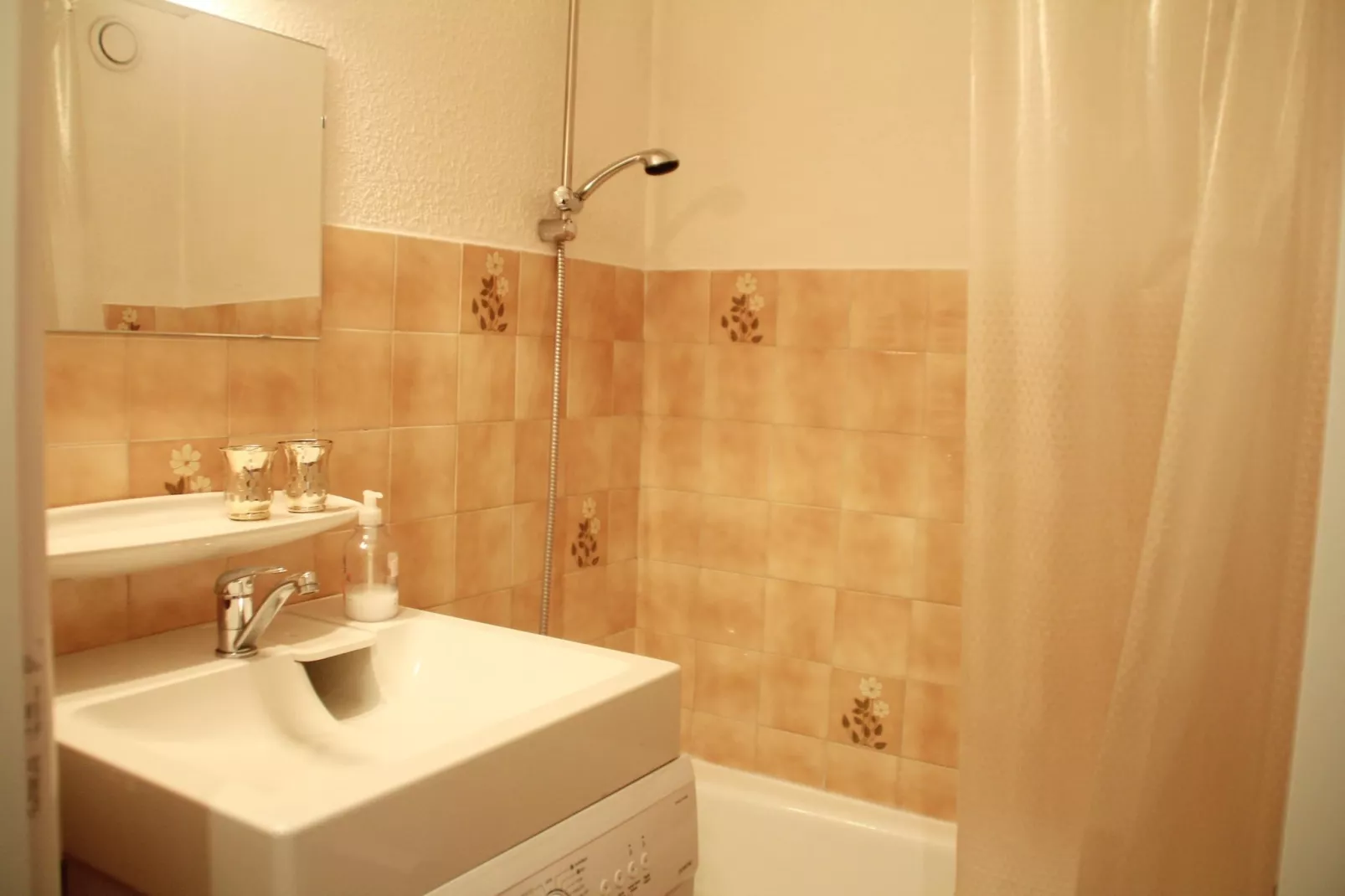Corina CN11 QUIET & MOUNTAIN 4 Pers.-Badkamer