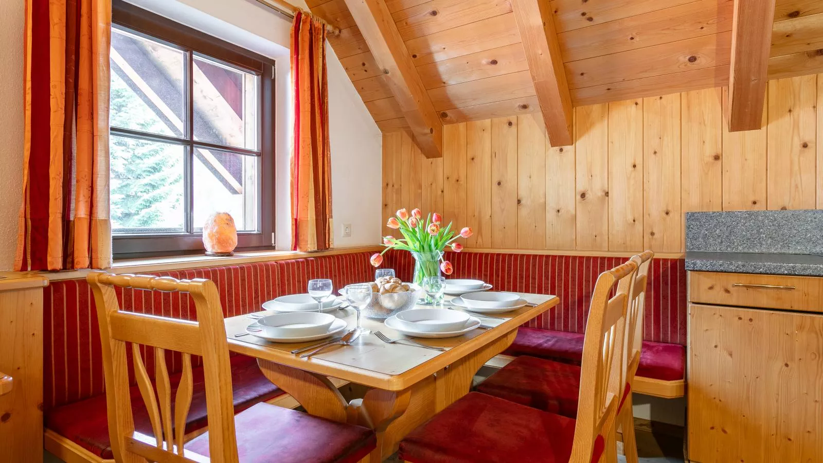 Schweizerhof Apfelrose-Eetkamer
