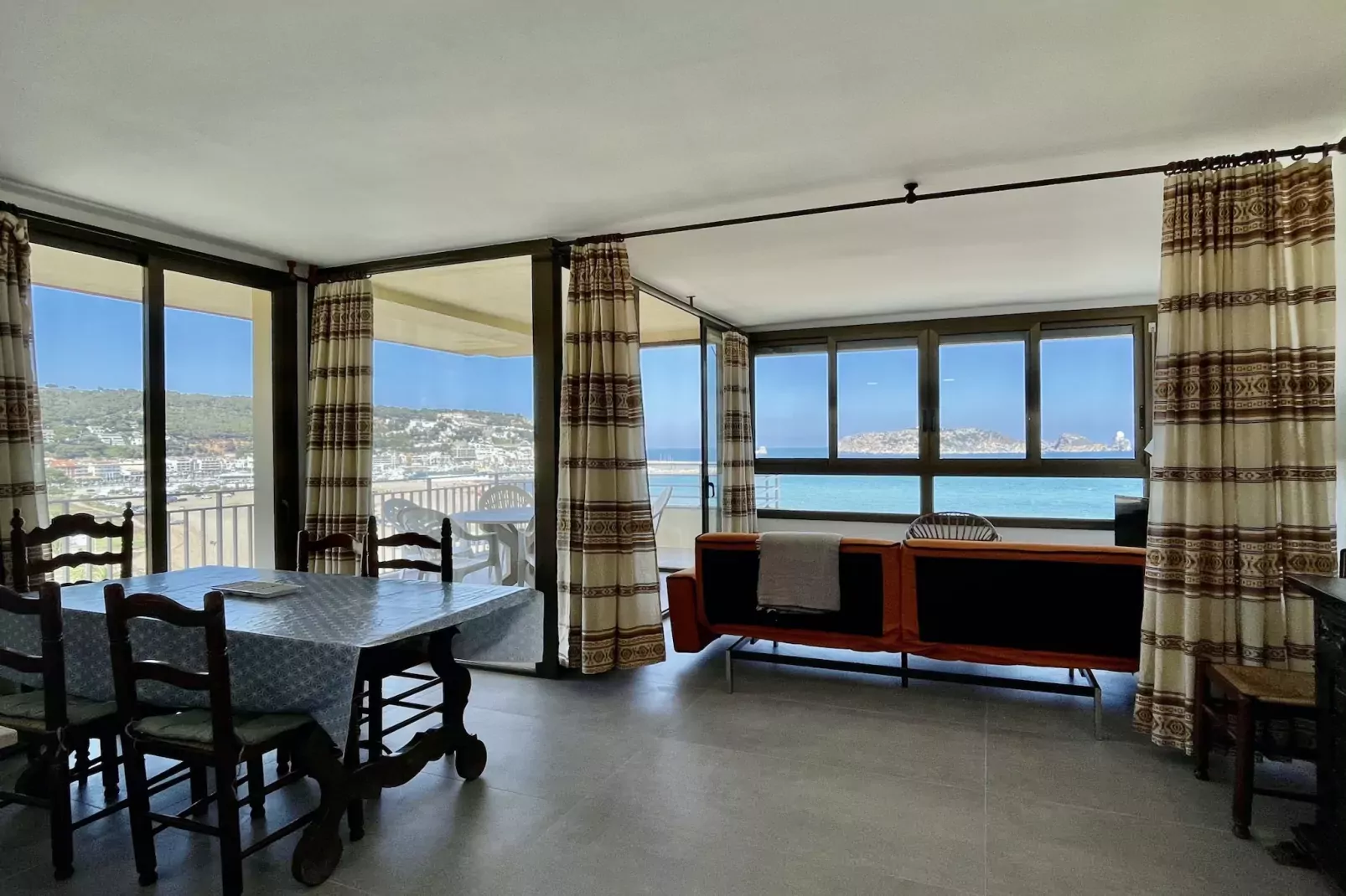 CAP CASTELL 8-A-Eetkamer