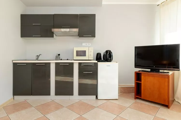 Studio wakacyjne nr 8 dla 4 osób ze śniadaniami Rewal-Keuken