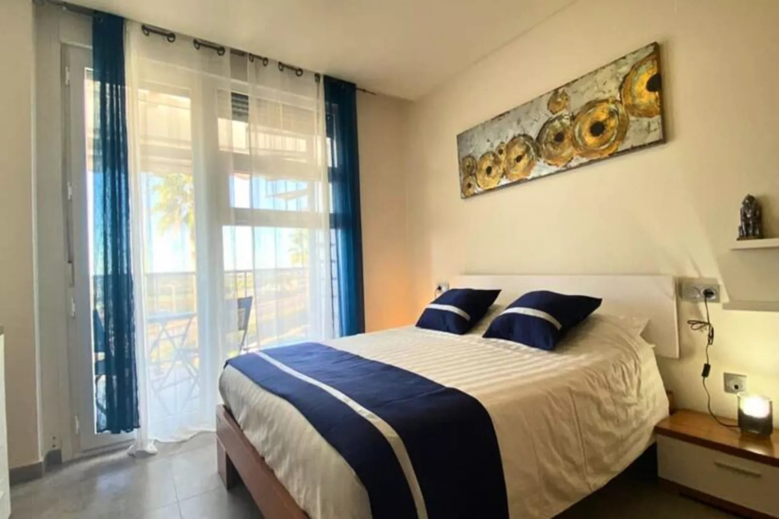 Appartement Moderne Avec Piscine, Terrasse Et Solarium-Image-tags.