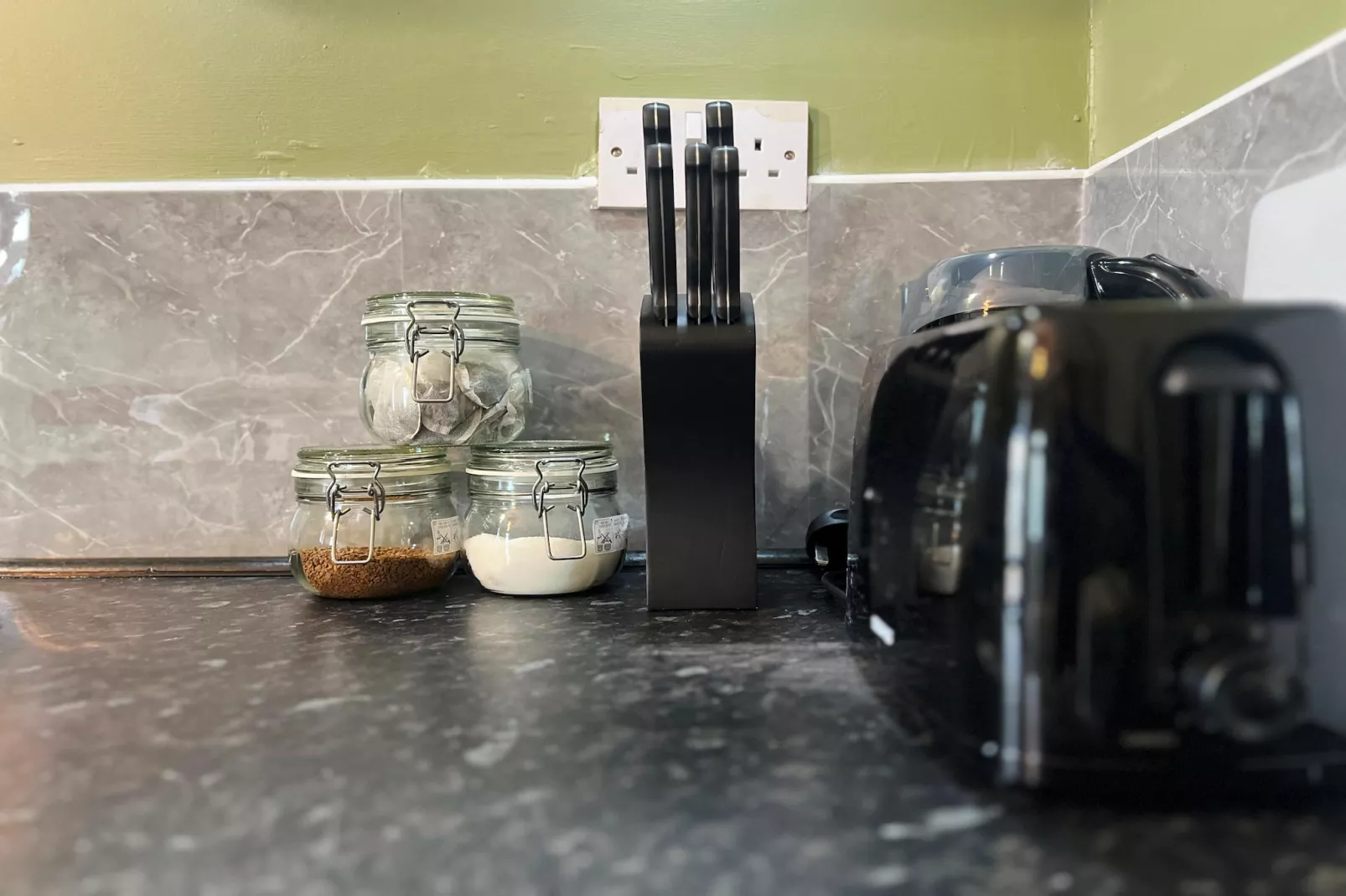 BV Aparthotel Huddersfield Ideal for Business & Leisure Stays-Keuken