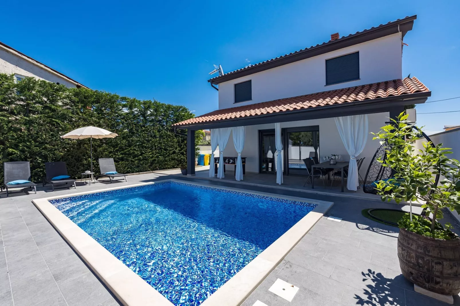 Villa Bavaria with Pool, Jacuzzi, Table Tennis-Buitenkant zomer