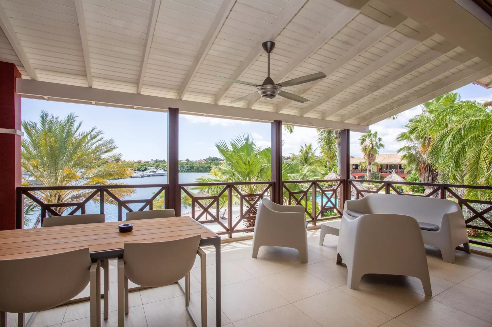 Spanish Water Apartment-Terrasbalkon