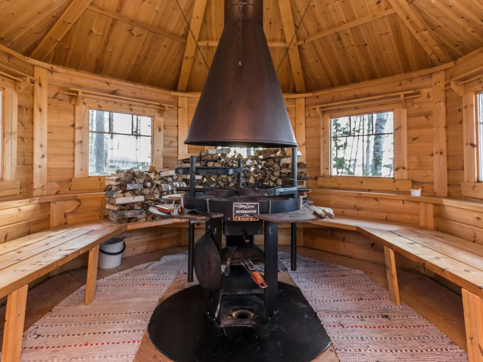Puolen hehtaarin metsä-Buiten