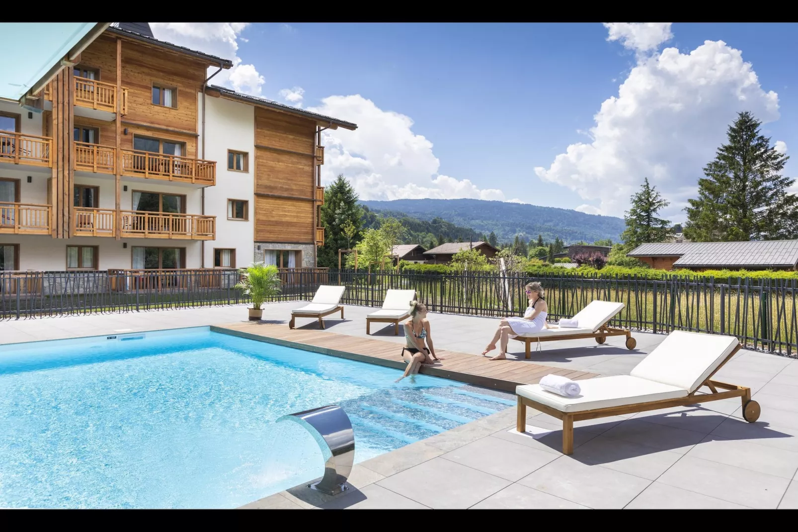 SAMOËNS-S10V-Buitenkant zomer