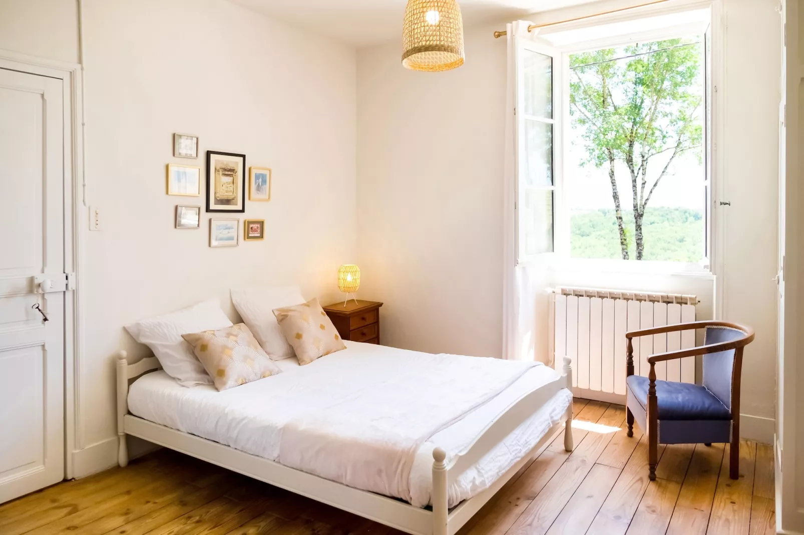 Maison de charme avec piscine à Coubejours-Slaapkamer