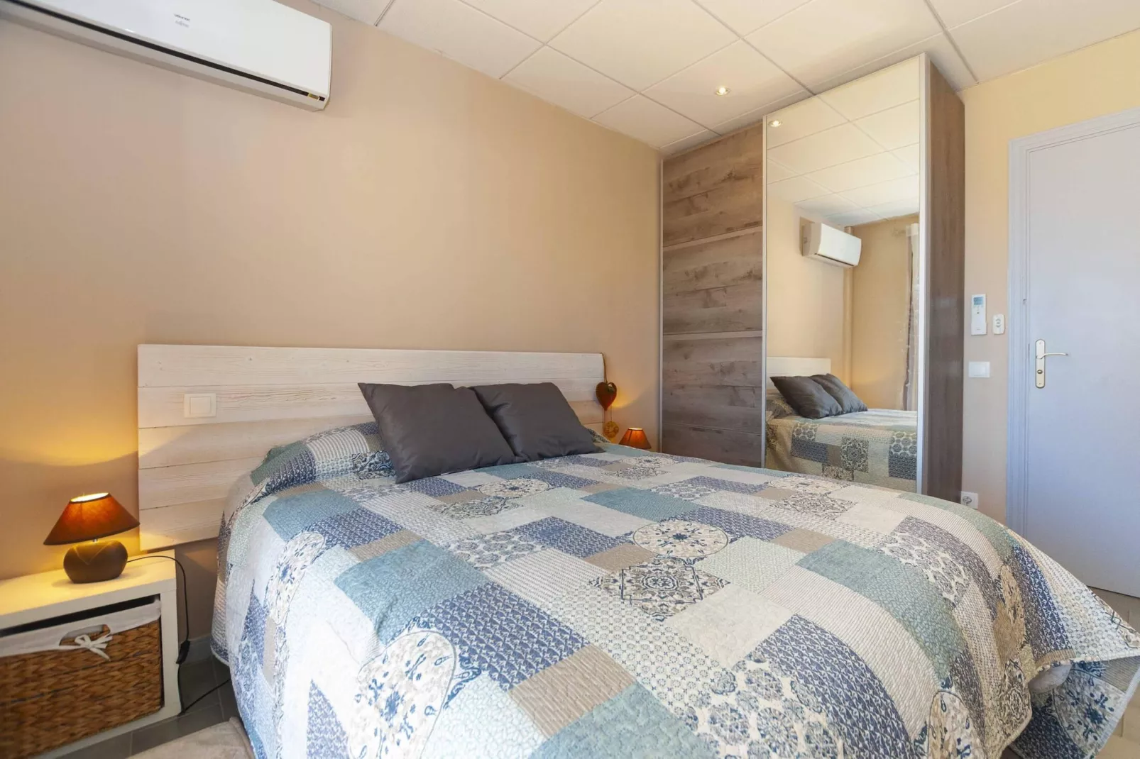 1233 VILA NEUS con piscina