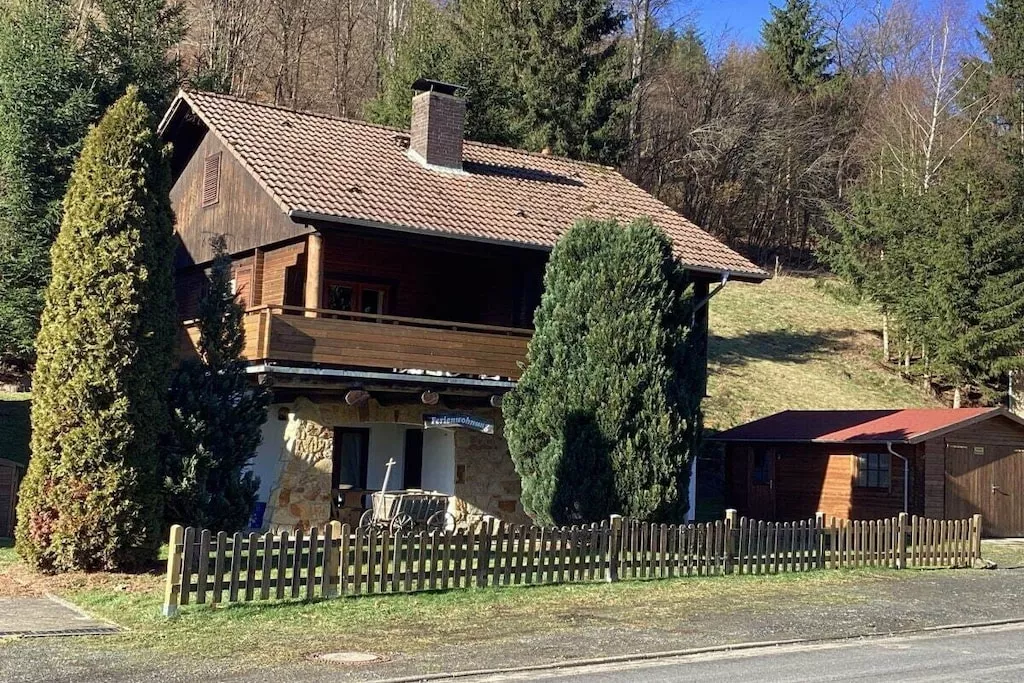 151658
