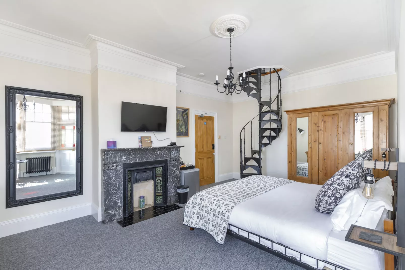 Pittodrie Guest House - Apartment 6-Slaapkamer