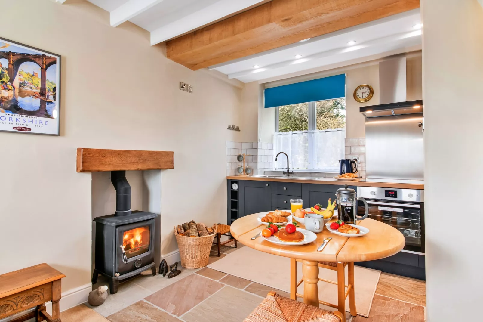 Tyg Cottage near Fountains Abbey & Brimham Rocks-Eetkamer