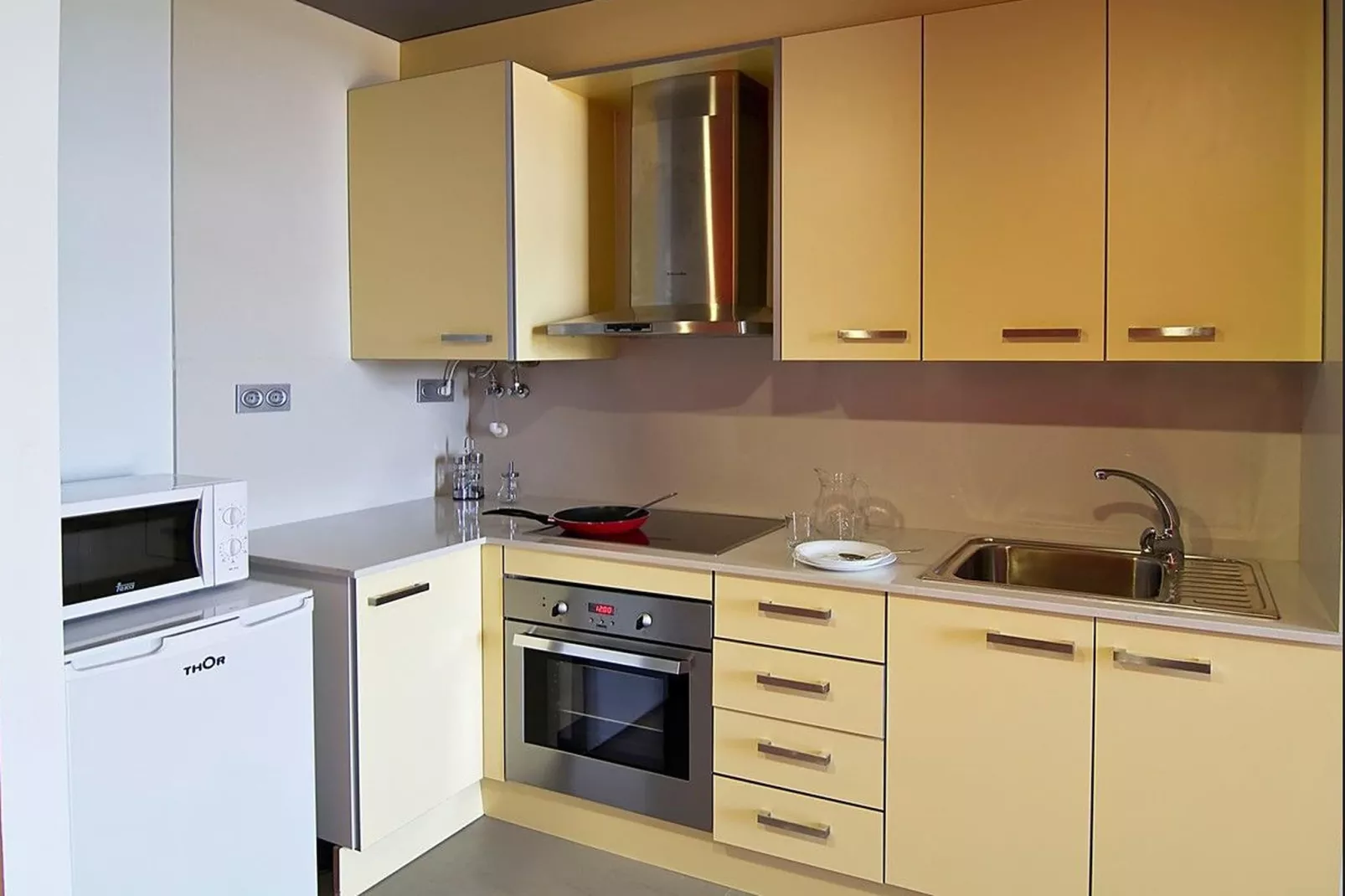 APOLO SUITES RENTALMAR 2/4-Keuken
