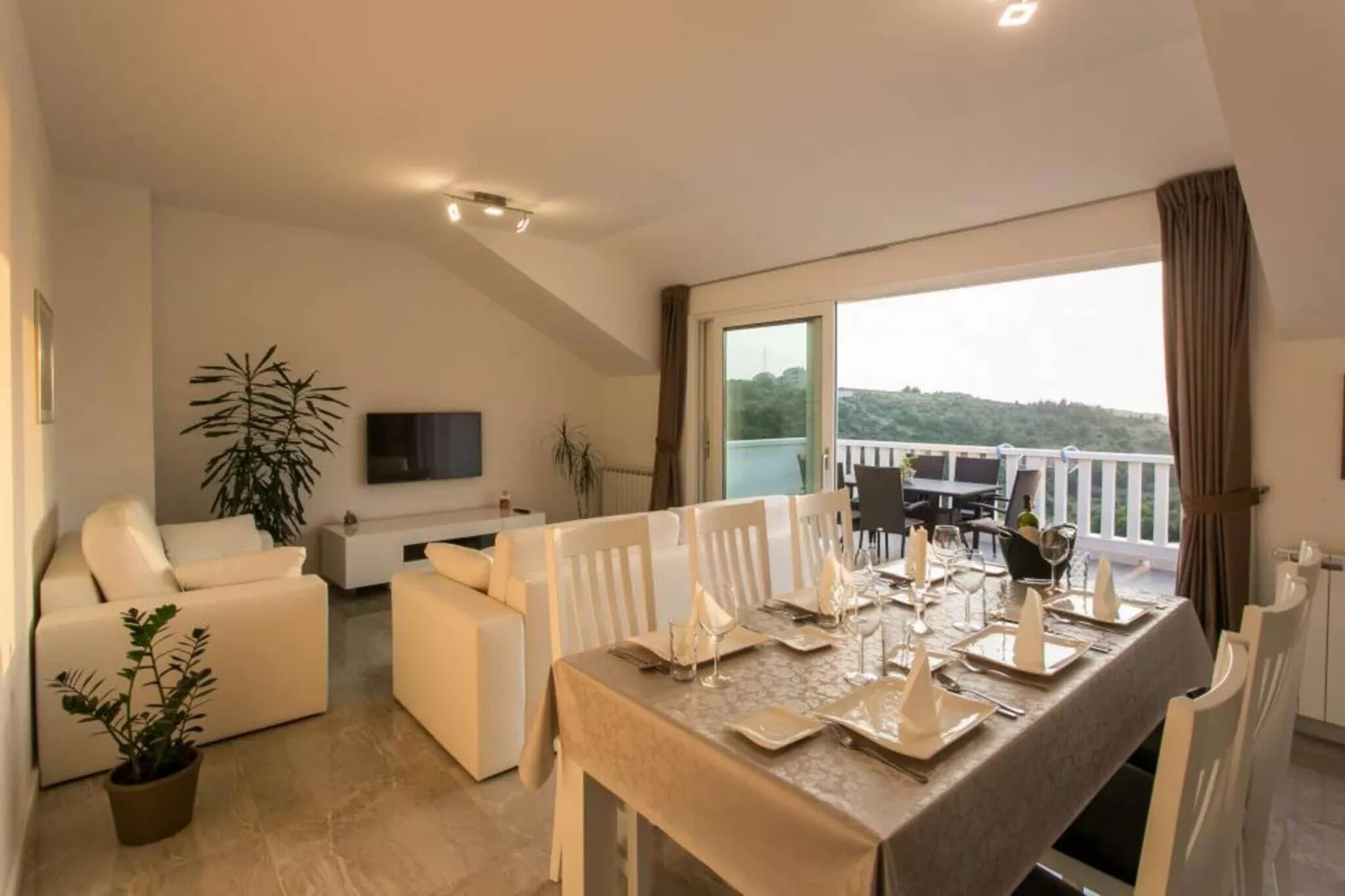 Apartments Villa Dubrovnik - Three Bedroom Apartment - Penthouse with Hot Tub-Eetkamer